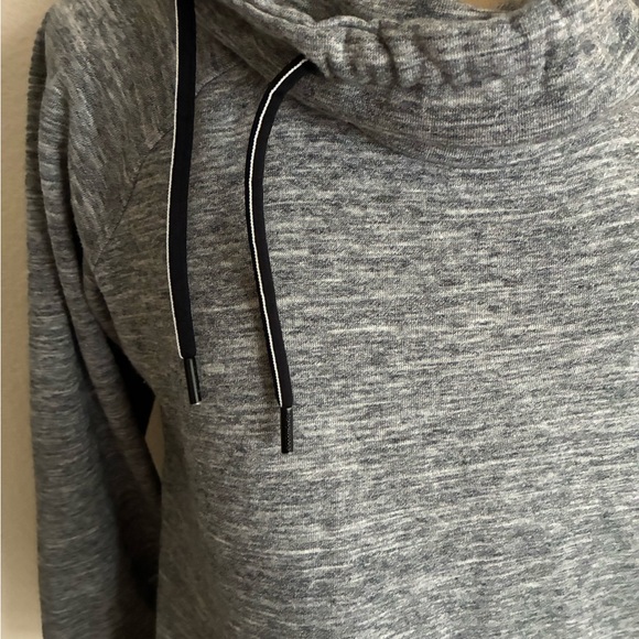 Calvin Klein sweatshirt - Picture 4 of 7